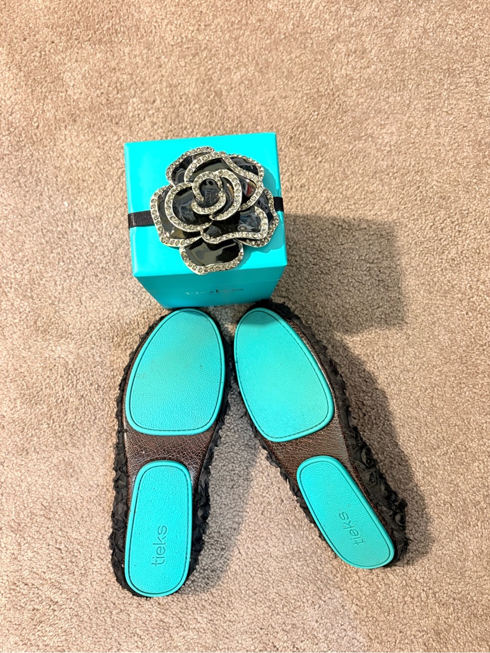 Tieks Black Rose (Limited Release) comes with box, Topper, and bags. - Picture 3 of 6